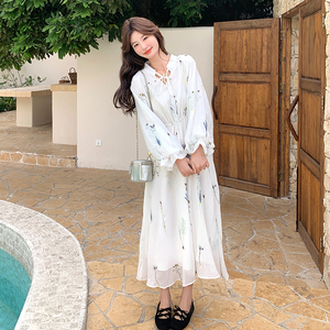 法式浪漫度假风印花连衣裙女2025春新款温柔风气质绝美灯笼袖长裙图片
