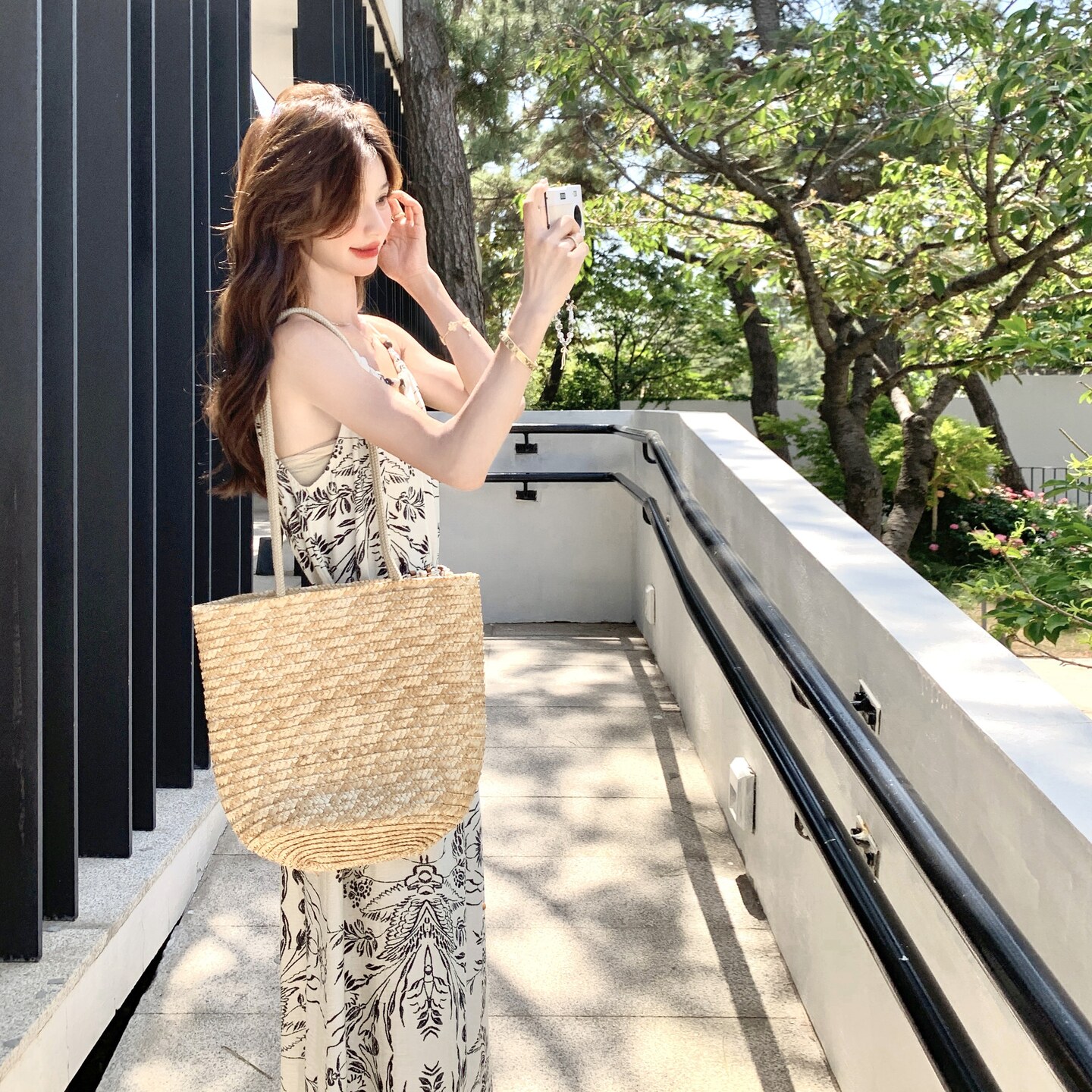 法式轻奢时尚挂脖连衣裙女夏季新款时尚宽松设计感印花无袖背心裙,女装连衣裙,芭图娜