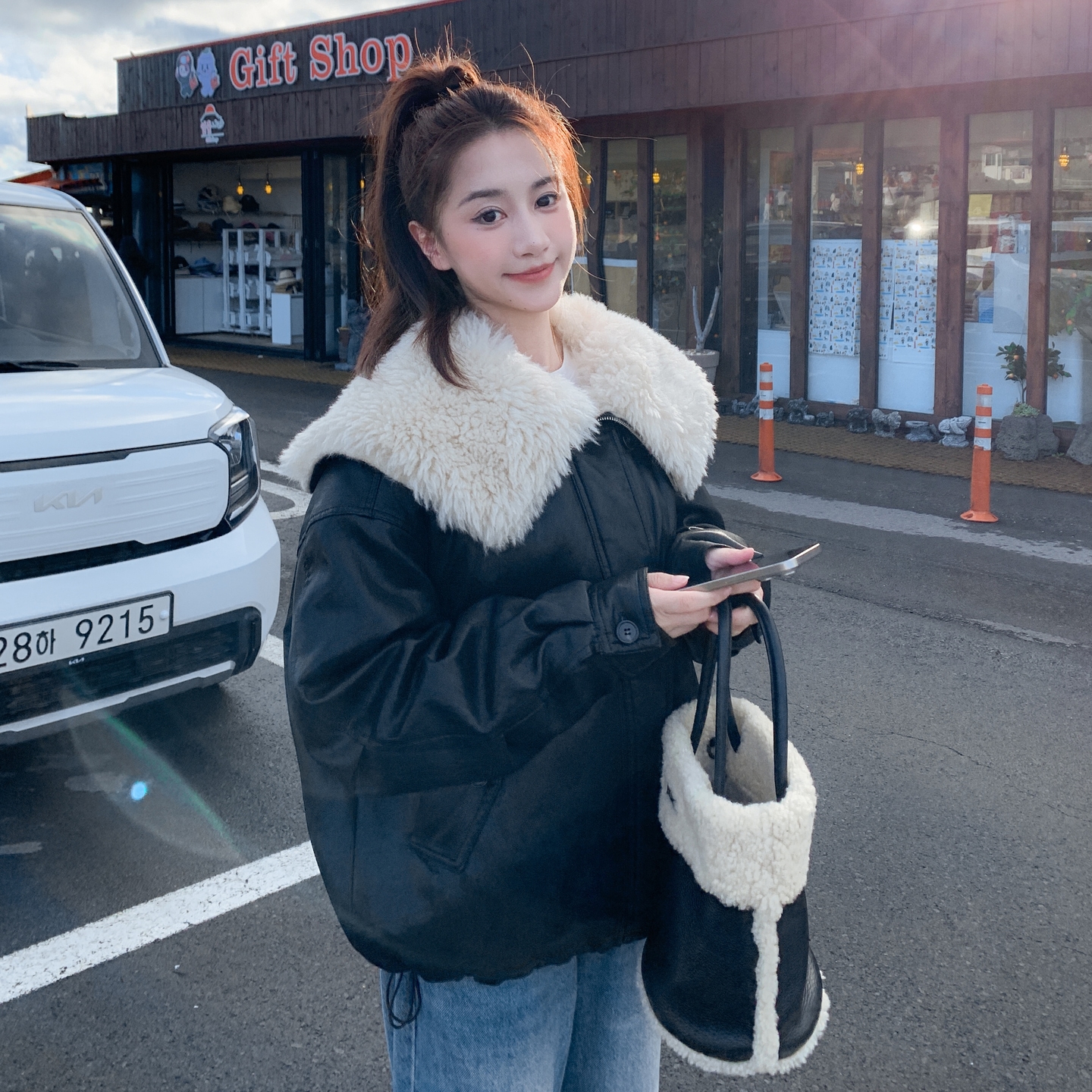 现货主推!数据好90绒黑色皮羽绒短外套B260-5316-P275K368，女装羽绒服，芭图娜