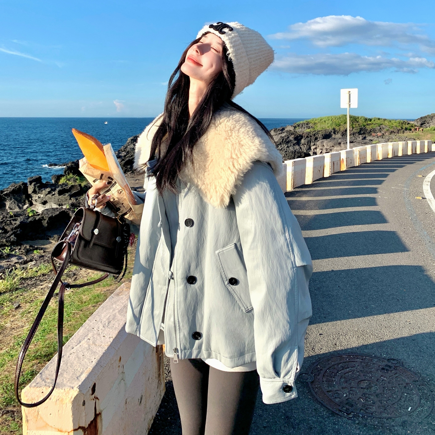 现货主推!数据好90绒蓝色皮羽绒短外套B260-5316-P275K368，女装羽绒服，芭图娜