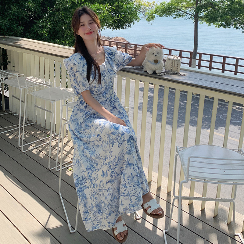 蓝色绝美泡泡袖碎花裙女中长款2024夏季新款法式显瘦温柔风连衣裙,女装连衣裙,芭图娜