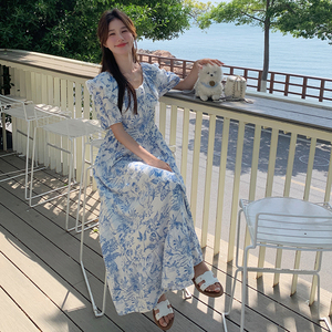蓝色绝美泡泡袖碎花裙女中长款2024夏季新款法式显瘦温柔风连衣裙