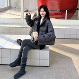 现货主推！50白鸭绒黑格牛角扣短款羽绒服B260-5372-P285K428，女装羽绒服，芭图娜