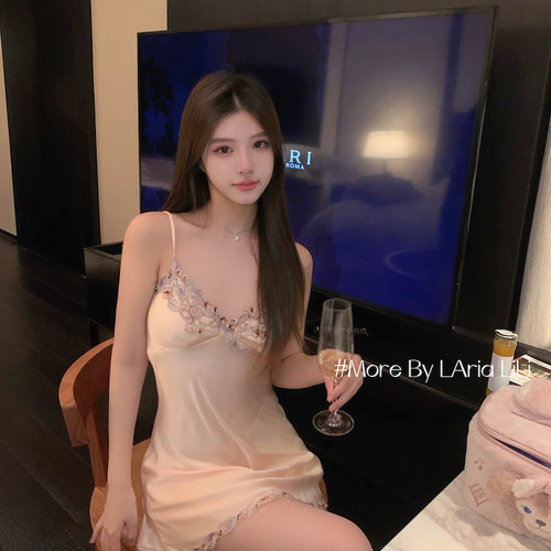 LAria*清冷LP 气质轻奢高级刺绣睡衣冰丝带胸垫睡裙性感夏季女神