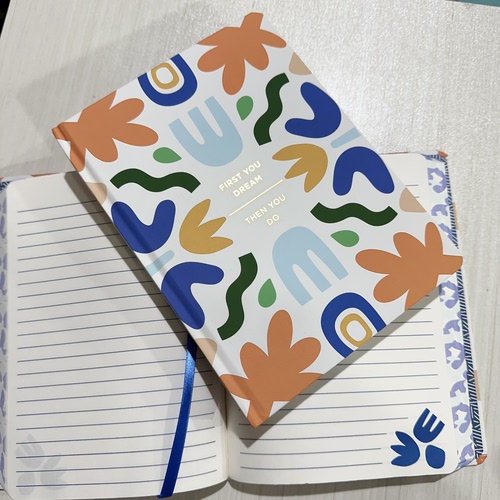 A5本子一本美国 400页 80克纸张 A1-470