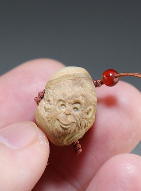 [原创]纯手工雕刻孙悟空天然九眼石页岩眼睛石小吊坠楼叔孤品
