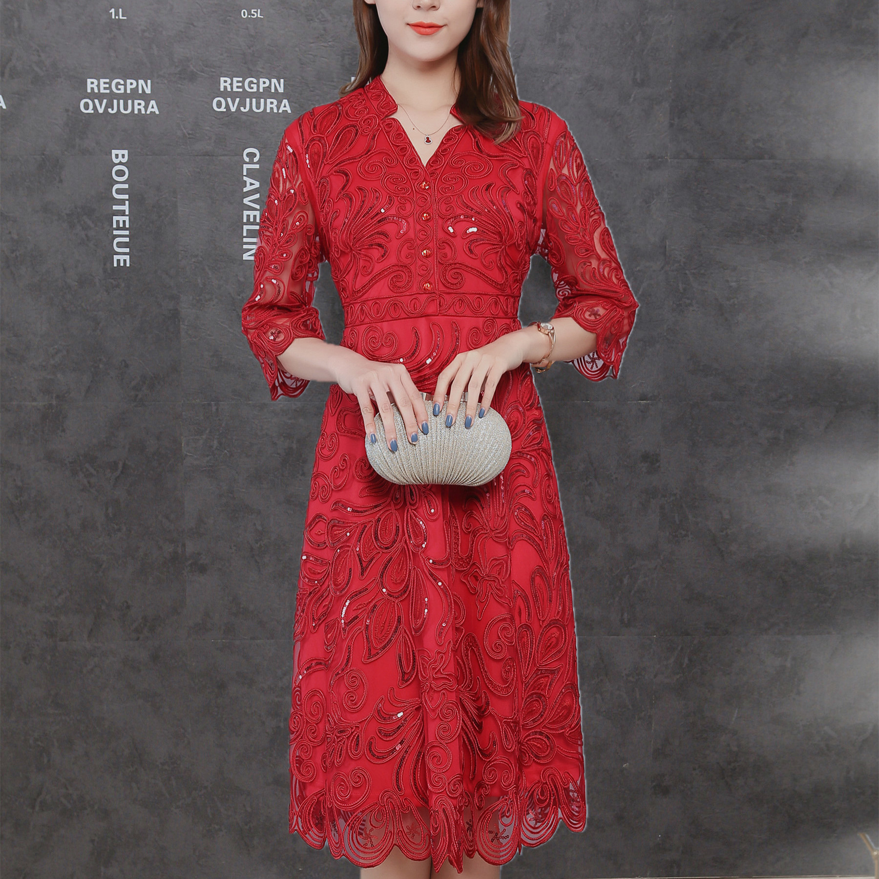 婚礼妈妈装年轻喜庆婆婆婚宴礼服裙婚庆洋气连衣裙大码亮片绣花裙