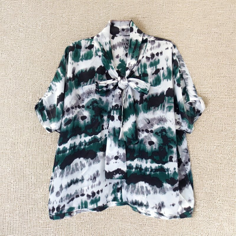 淑女屋高端正品水墨渲染印花蝴蝶结绑带丝滑围巾领雪纺上衣衬衫女