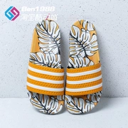 Ben1988 Adidas Adilette Cỏ ba lá họa tiết hoa nam và dép thể thao nữ D96682 - Dép thể thao