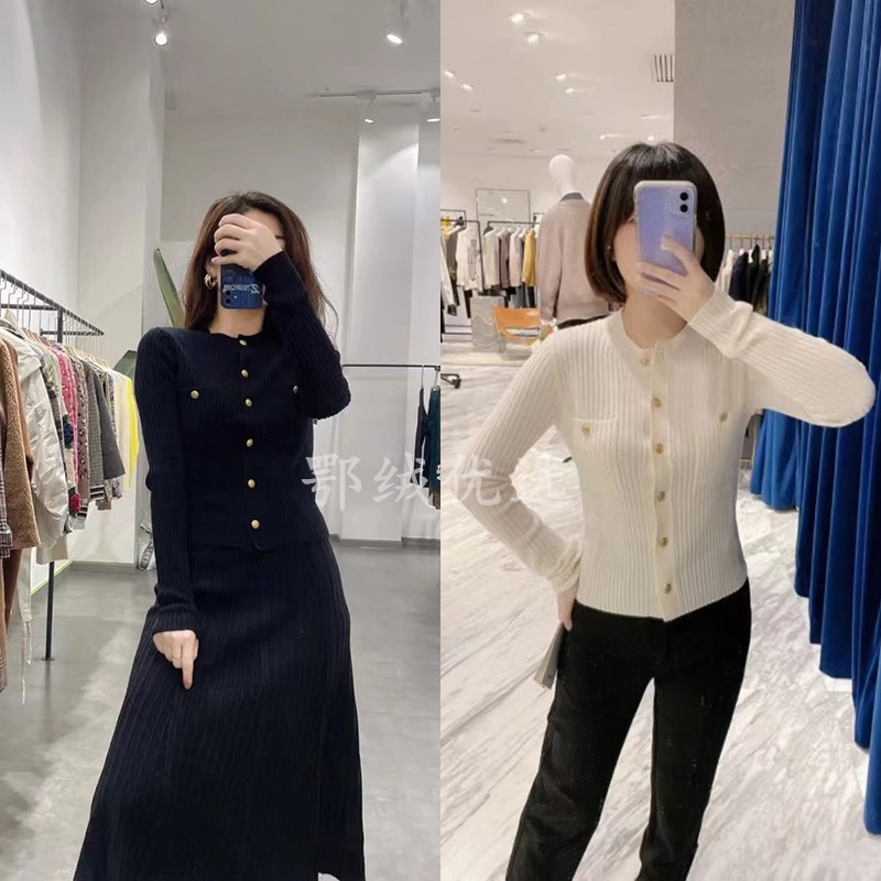 女士圆领修身羊绒衫短款小香风