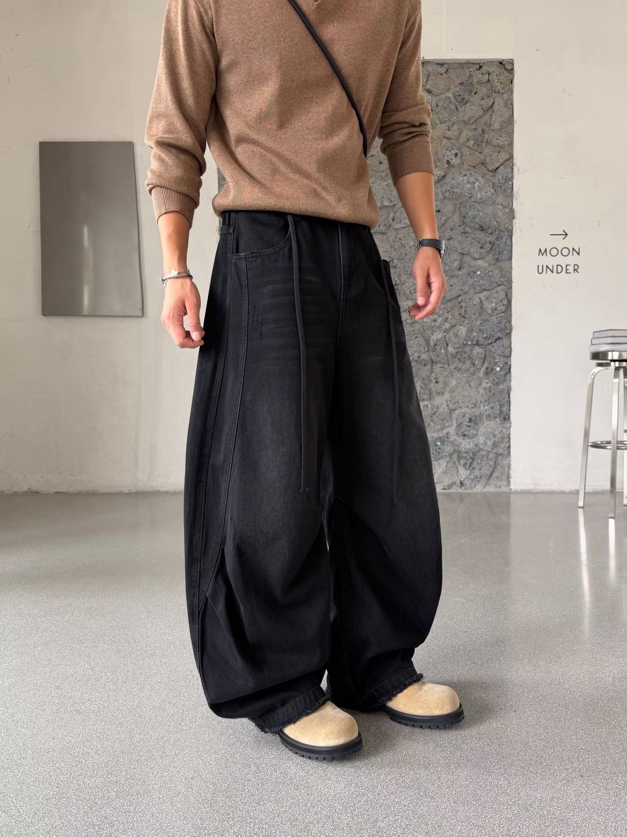 2026秋季新款美式抽绳重磅毛边压褶弯刀牛仔裤男拖地宽松阔腿裤潮