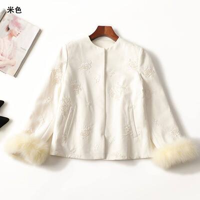 245067 冬中长款圆领长袖绣花钉珠羽绒服