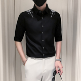黑色