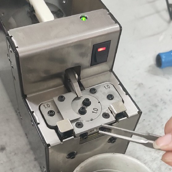诺宏泰全自动铆钉排列机整列机M1.0供料器无刷马达不锈钢数显记数