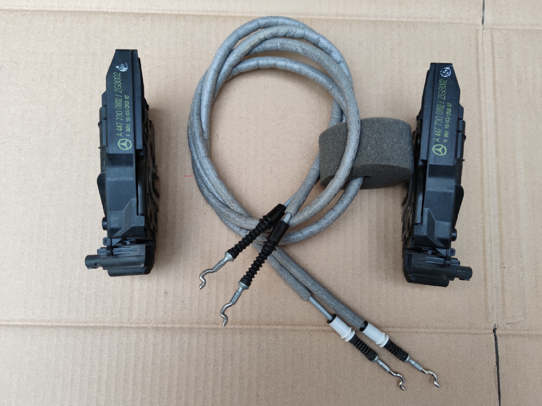 奔驰新威霆V260448手动门锁块