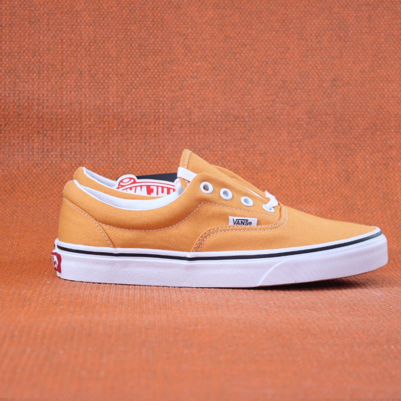 VANS女鞋ERA橘黄滑板鞋