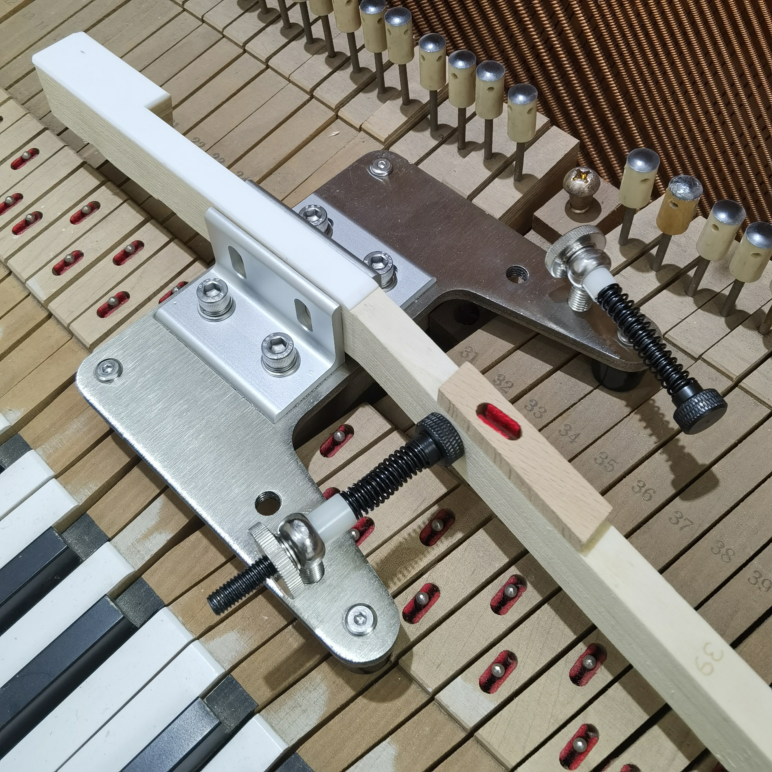 钢琴琴键矫正器/柏才行发明/钢琴调律维修工具国家专利产品FAMAYA