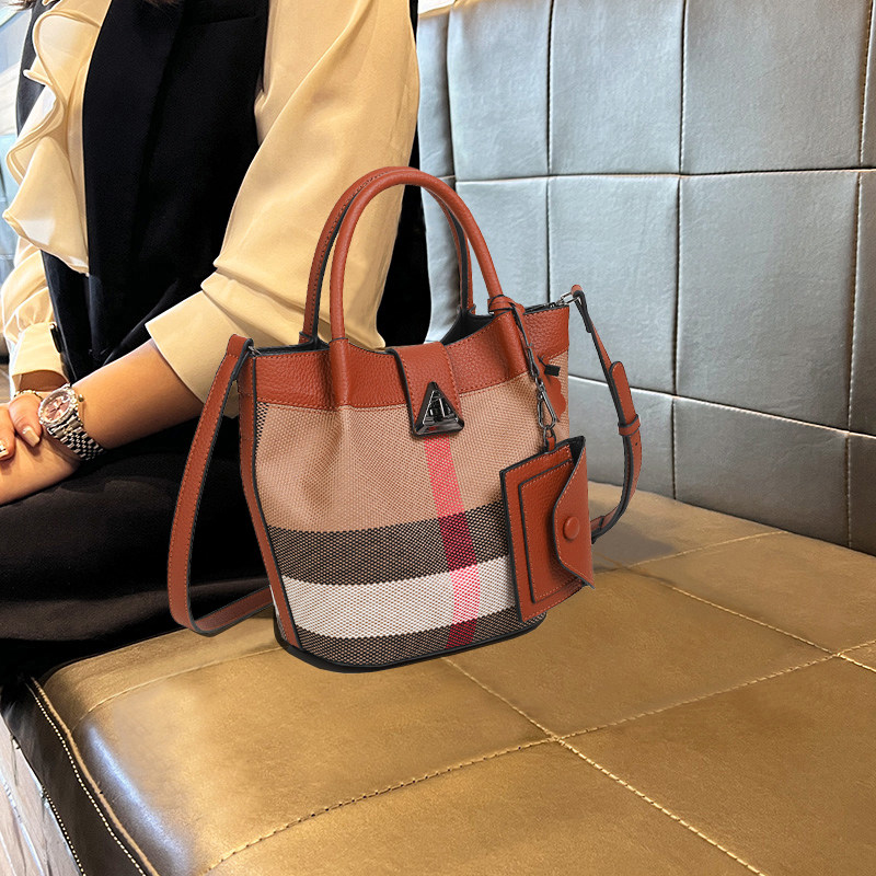 格子帆布包包女士2026新款高级感时尚三件套水桶包手提单肩斜挎包