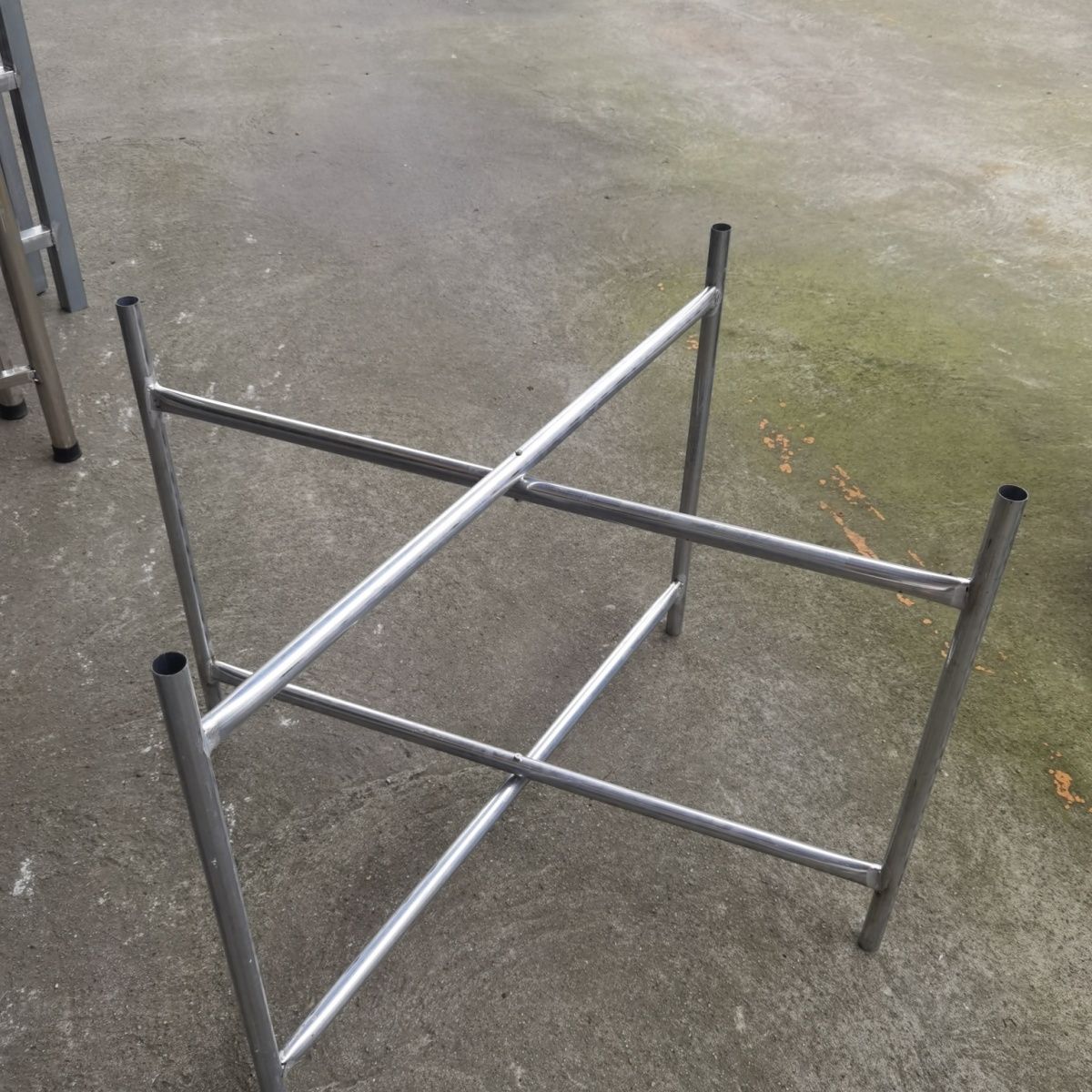 厂家直供简易加厚圆桌架镀锌圆管桌架折叠桌脚架餐桌脚架长1.04米