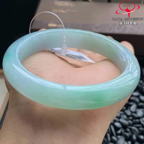 豪8印象W26100W678天然A货翡翠圈口55.6冰糯种春彩阳绿正圈玉手镯