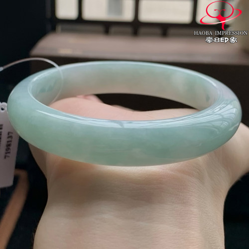 豪8印象W26080W749天然A货翡翠圈口58冰糯种湖水绿淡雅正圈玉手镯