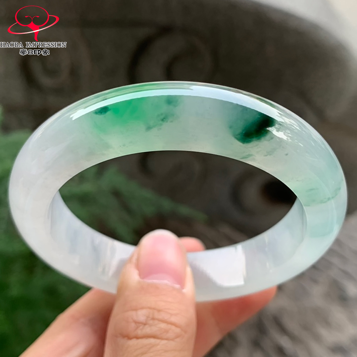 豪8印象V187翡翠手镯圈口54.9天然高冰种阳绿飘花缅甸a货玉手镯