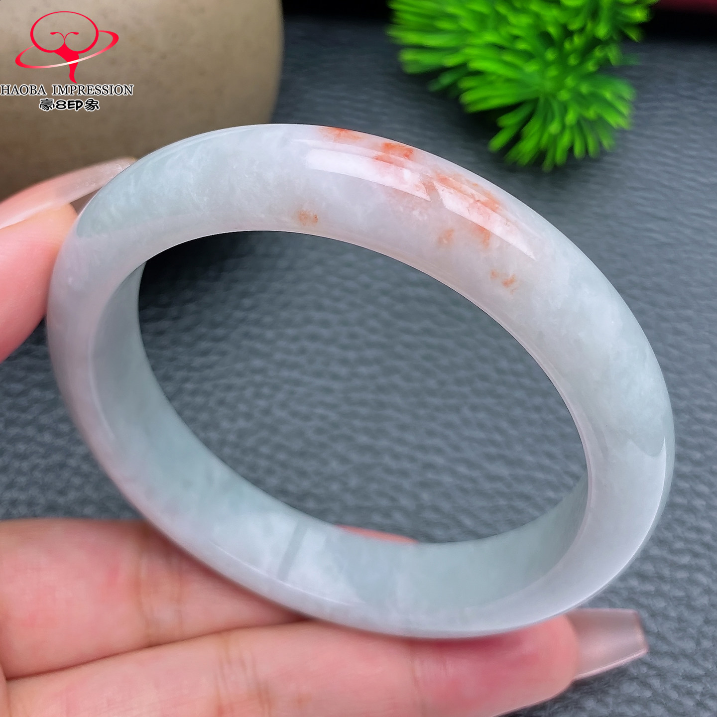 豪8印象S226018Y633翡翠手镯圈口56.9天然冰糯种浅绿红翡玉镯54g