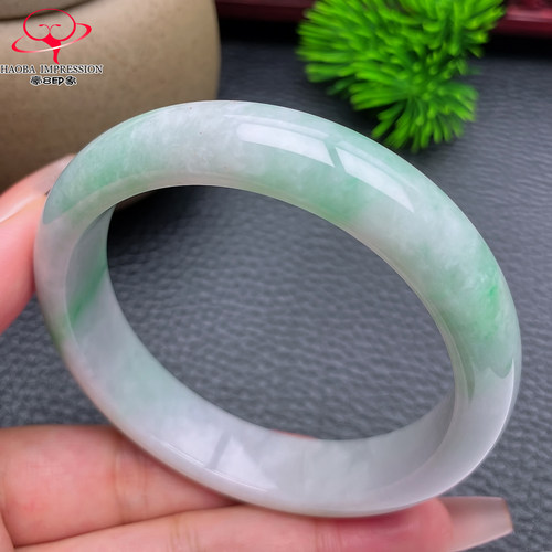 豪8印象S226018Y631翡翠手镯圈口59.2天然白底带绿缅甸a货玉镯65g