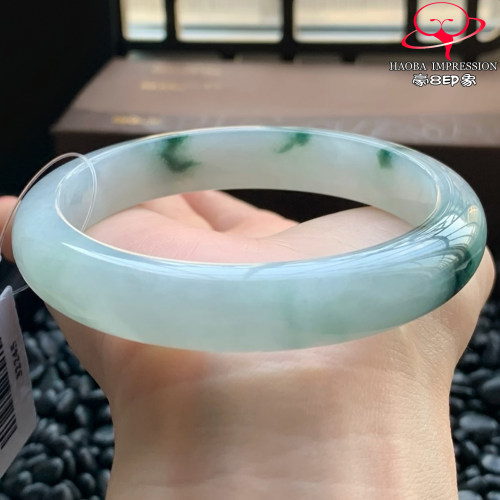豪8印象W26100W694天然A货翡翠圈口60.5冰种蓝晴水飘绿花正圈玉镯
