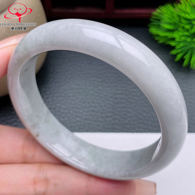 豪8印象X26005X1082翡翠手镯圈口62.5天然白底浅绿玉镯-有沙眼