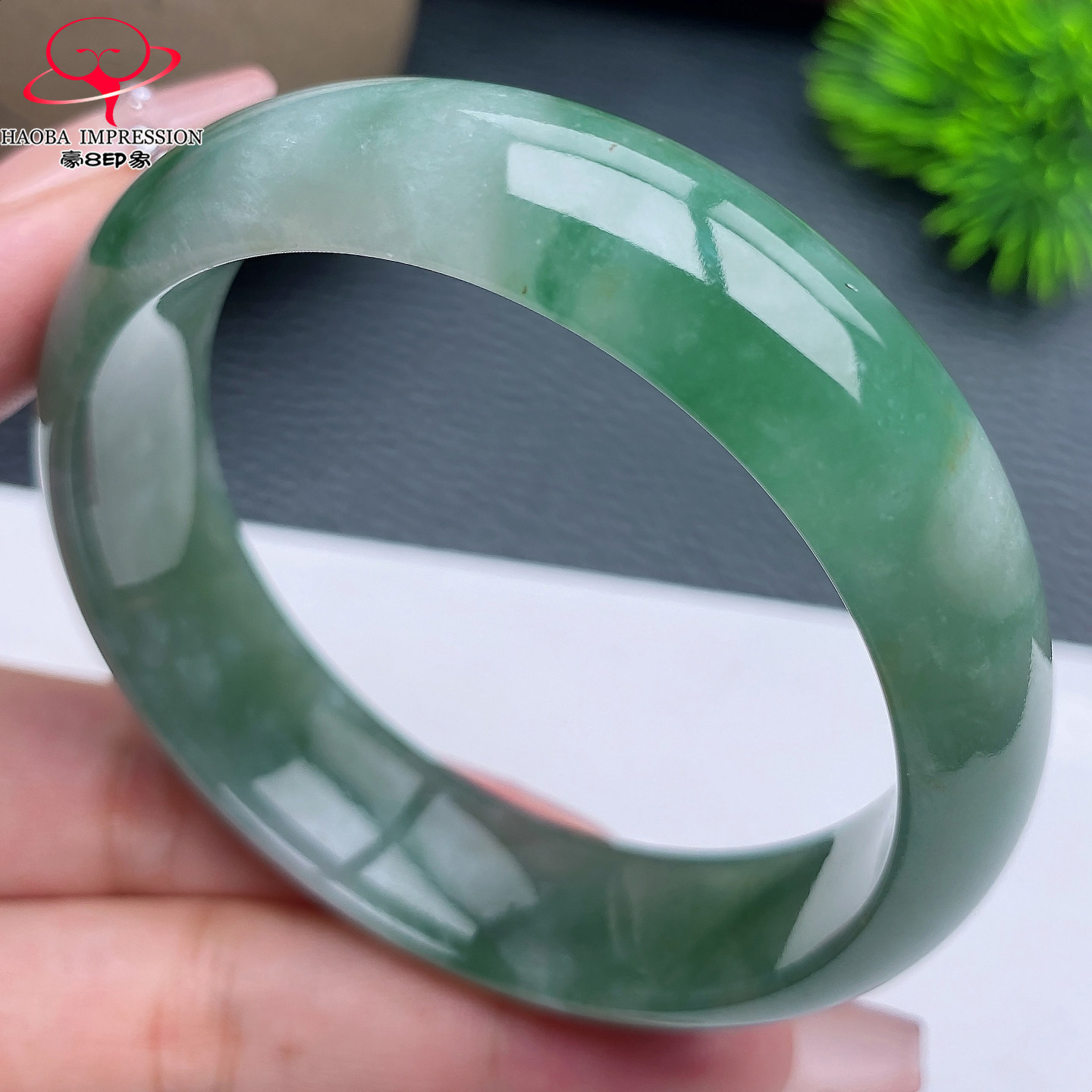 豪8印象X26320X1173翡翠手镯圈口56.0天然冰糯种油绿飘花玉镯58g