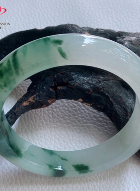 豪8印象手镯之家Z261600Z109翡翠手镯圈口55.0mm冰种绿飘花玉手镯