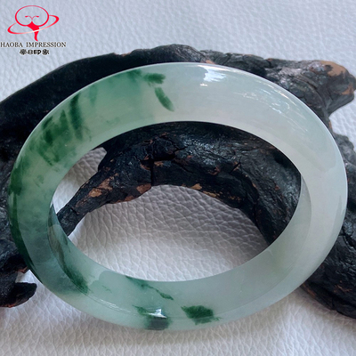 豪8印象手镯之家Z261600Z109翡翠手镯圈口55.0mm冰种绿飘花玉手镯