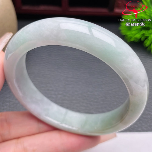 豪8印象S126010Y602翡翠手镯圈口54.4 天然缅甸白底淡绿玉手镯53g
