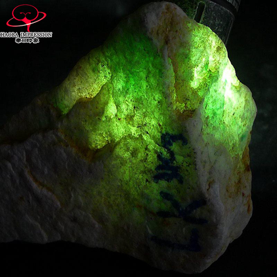 豪8印象Z26020G308打灯透绿毛料玉石珠宝 缅甸天然翡翠原石310g