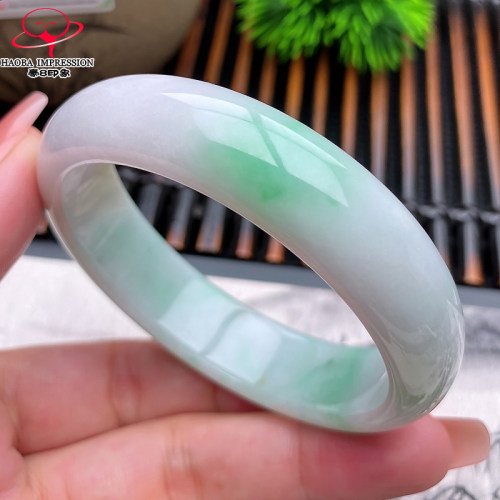 豪8印象X26080X205翡翠手镯圈口54.4mm天然冰糯种白底淡绿玉镯