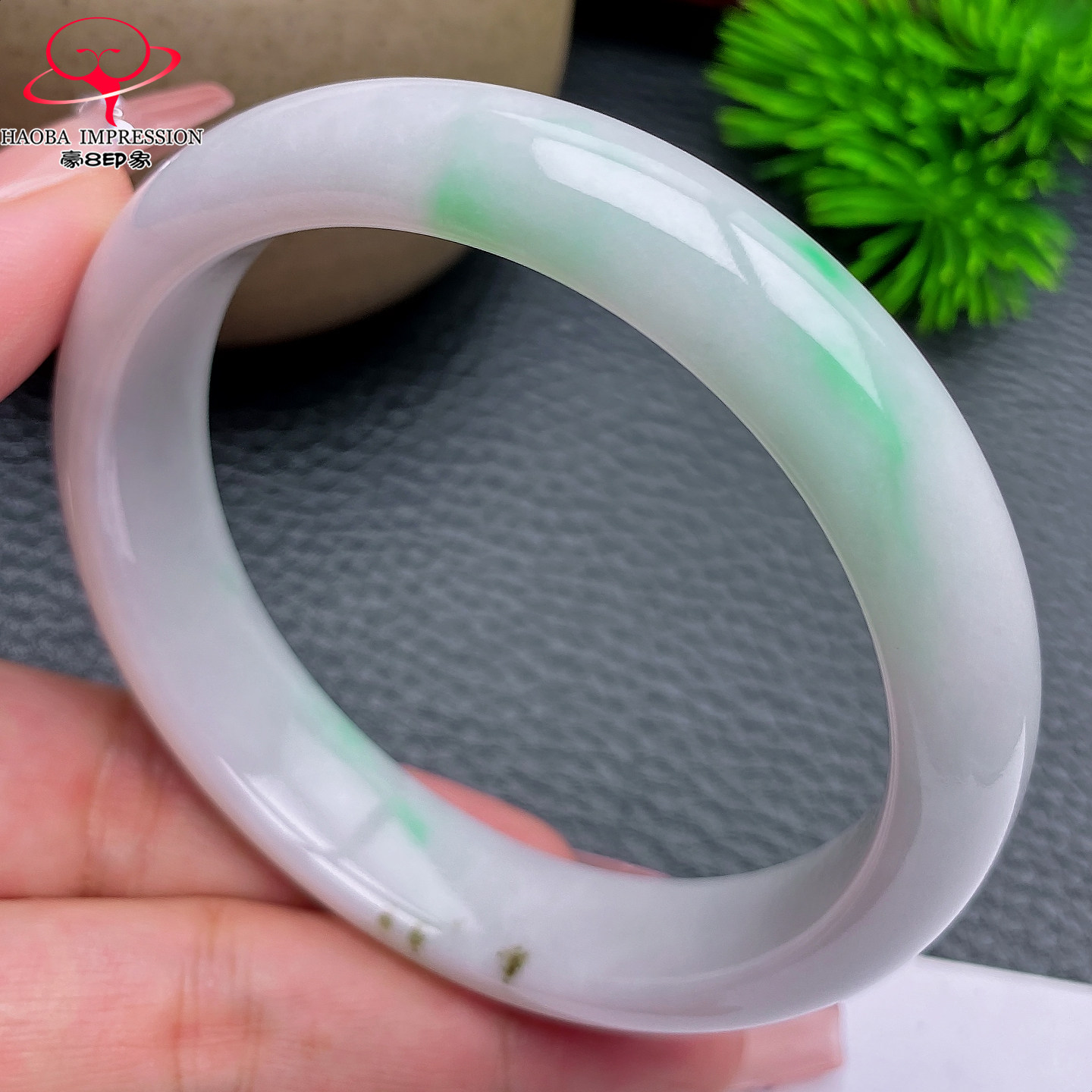 豪8印象X26150X901翡翠手镯圈口58.9天然白底带翠缅甸玉手镯58g