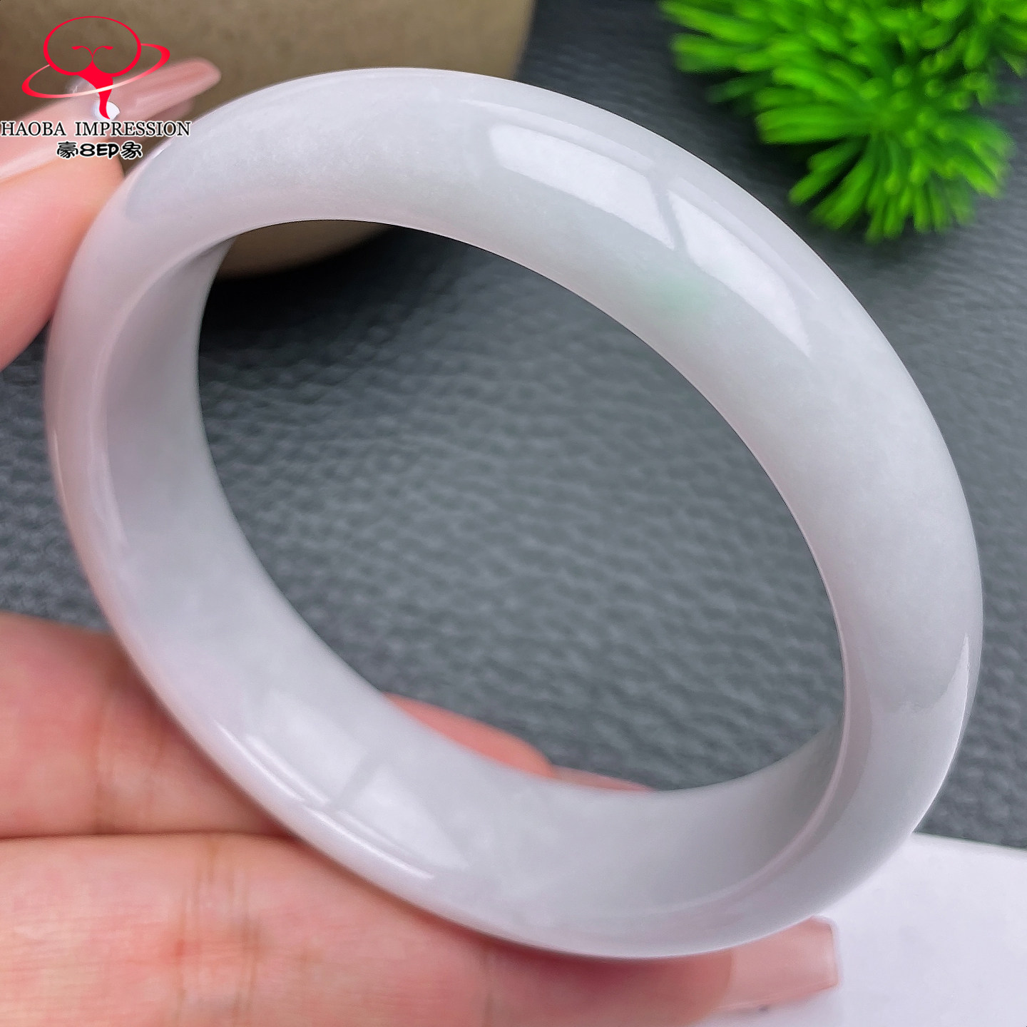 豪8印象X26150X886翡翠手镯圈口58.2天然白底浅绿缅甸a货玉镯64g