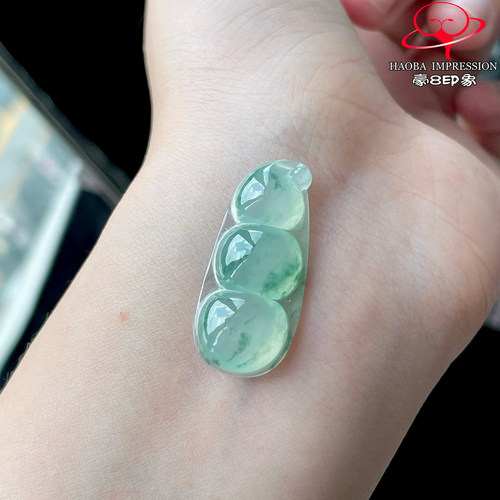 豪8印象P26228P2145翡翠四季豆吊坠天然冰种晴底绿飘花玉福豆挂件