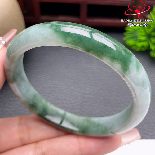 豪8印象S126010Y338翡翠手镯圈口56.4天然缅甸油绿飘花玉手镯41g