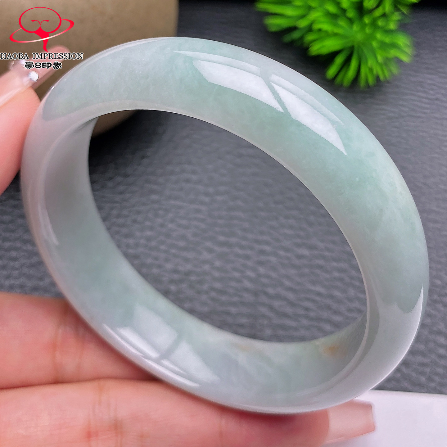 豪8印象X26080X761翡翠手镯圈口59.0天然白底浅绿缅甸a货玉镯73g