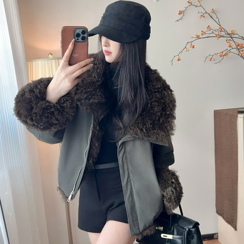 羊羔毛皮毛一体皮草外套鹅绒羽绒服女冬短款2025新款派克服年轻款
