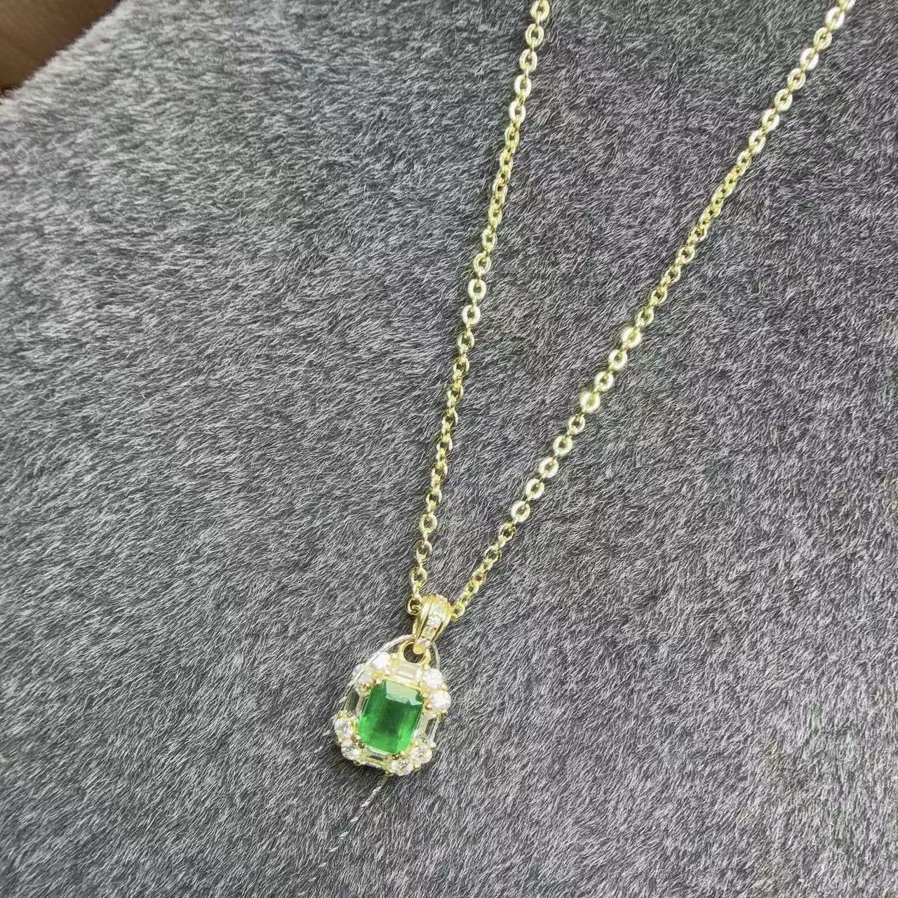 天然木作色祖母绿925银吊坠