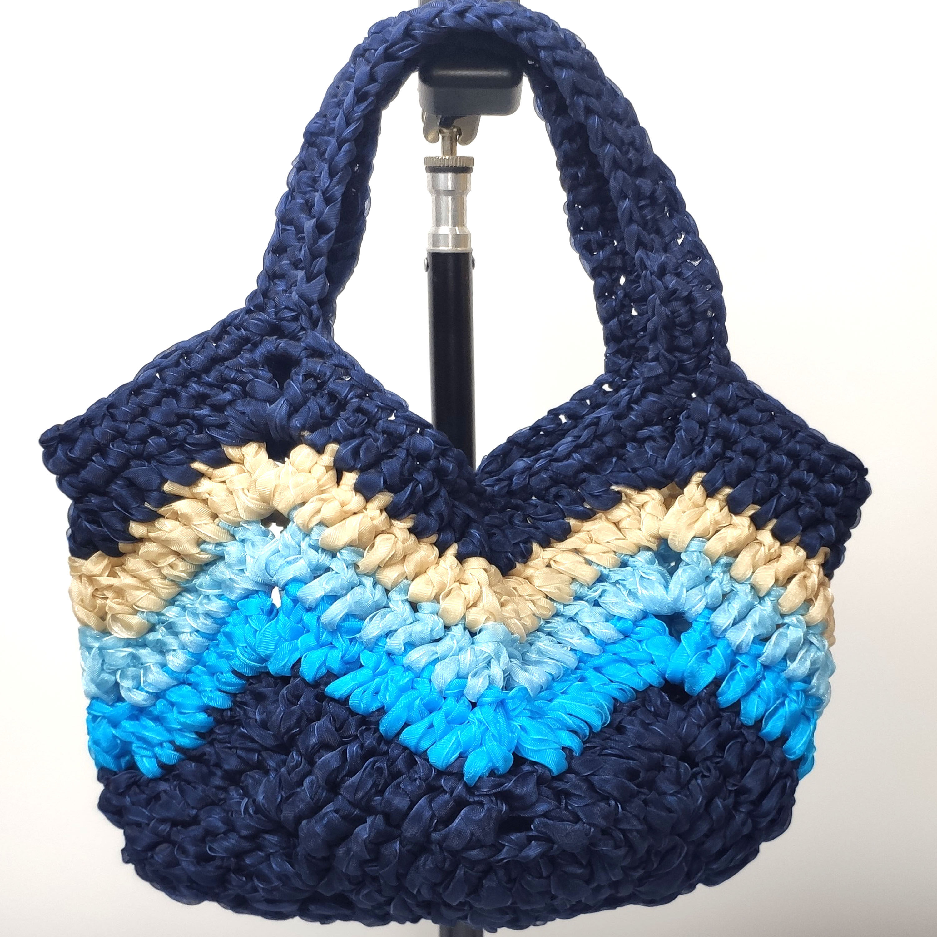 藏蓝色纱带手工编织钩针毛线