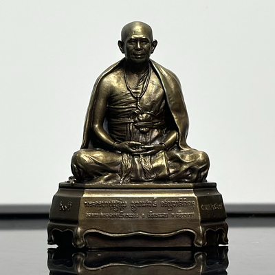 【四月典藏】现货实拍 真品佛牌 古巴文春自身供奉2寸原盒摆件
