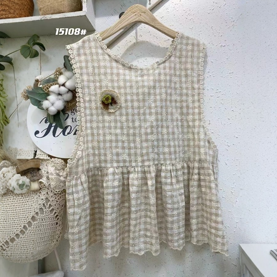 日系复古蕾丝拼接刺绣前后两穿格子马甲宽松休闲叠穿棉麻减龄背心