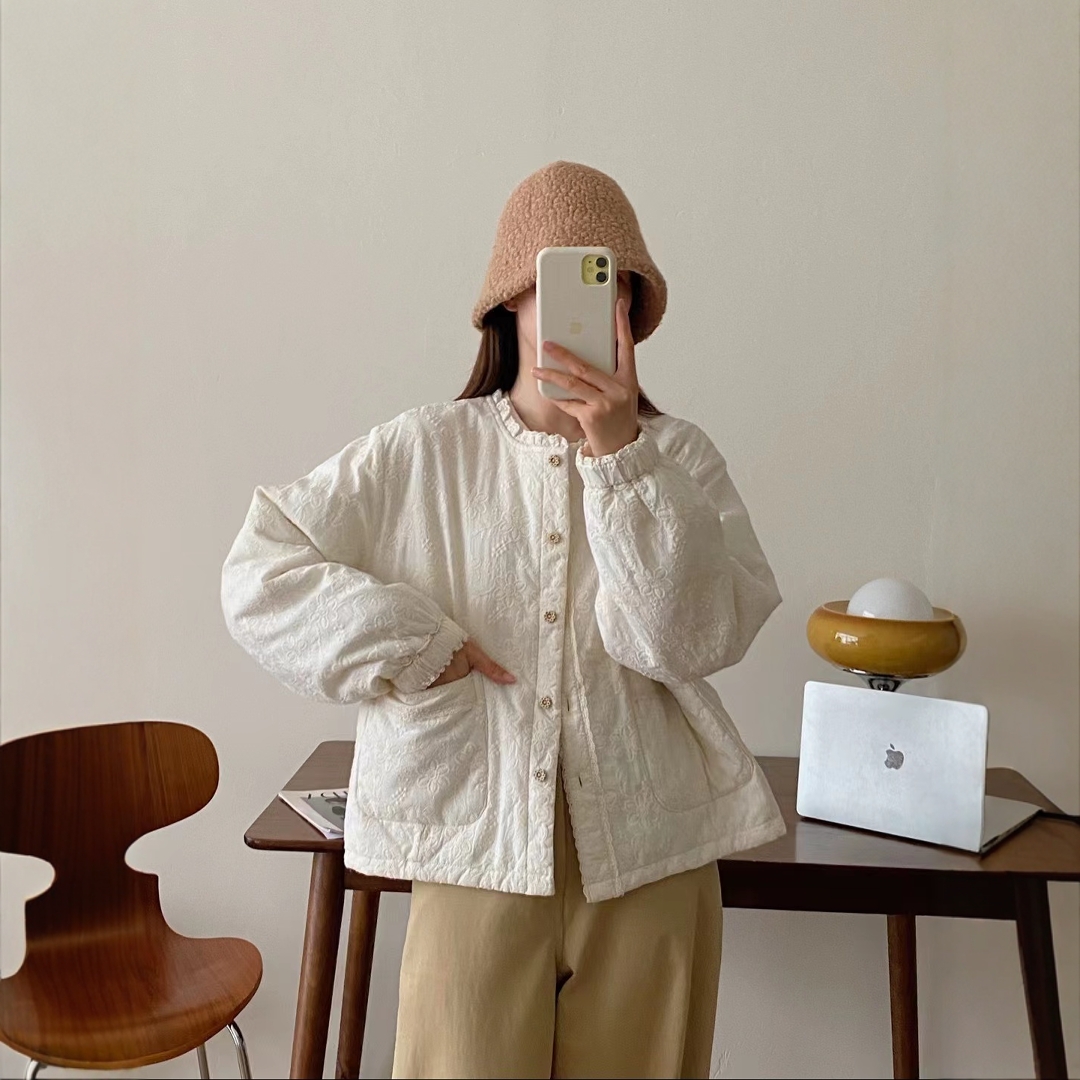 木耳边领全刺绣纯色加棉外套上衣