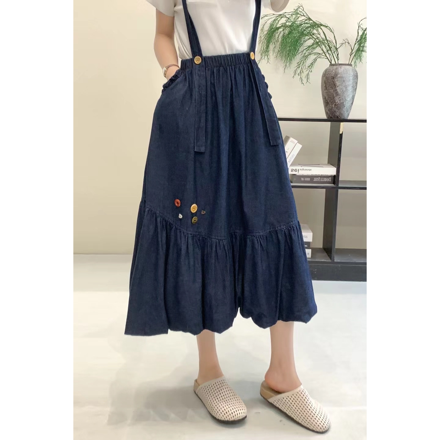 日系复古纽扣松紧腰背带牛仔裙女