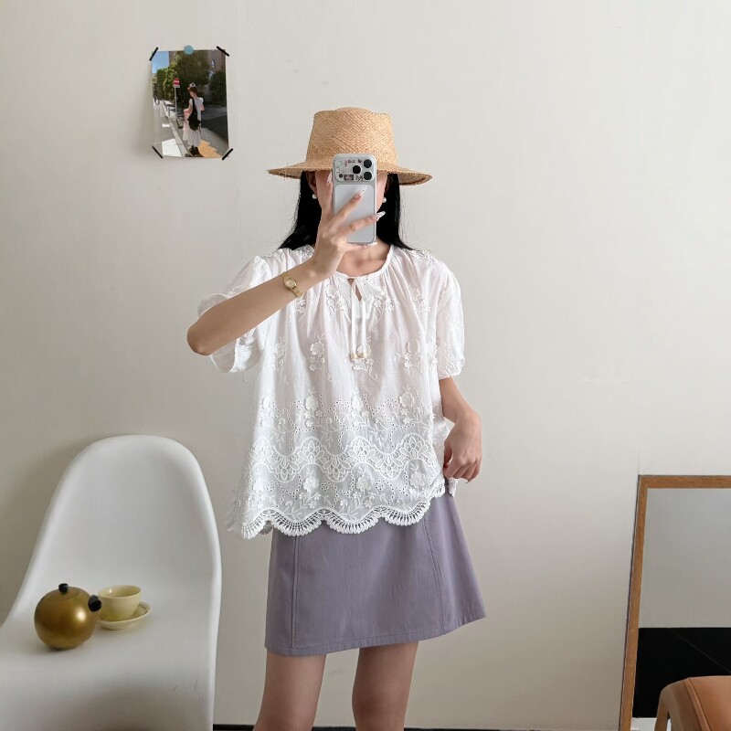 宽松甜美圆领系带刺绣镂空短袖女