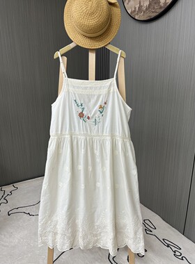 精美绣花蕾丝拼接吊带裙